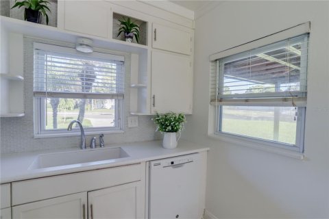 House in Casselberry, Florida 2 bedrooms, 107.02 sq.m. № 2278006 - photo 13