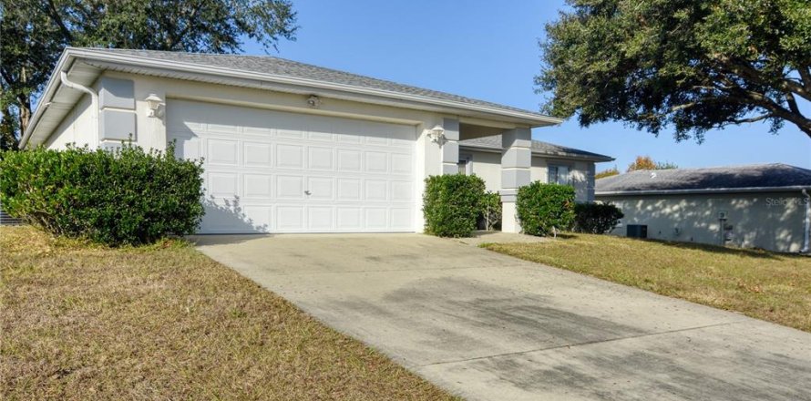 Villa ou maison à Ocala, Floride 3 chambres, 127.28 m2 № 2411445