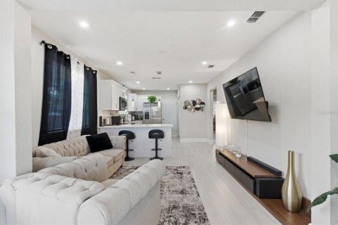 House in Tampa, Florida 3 bedrooms, 93.55 sq.m. № 2266807 - photo 2