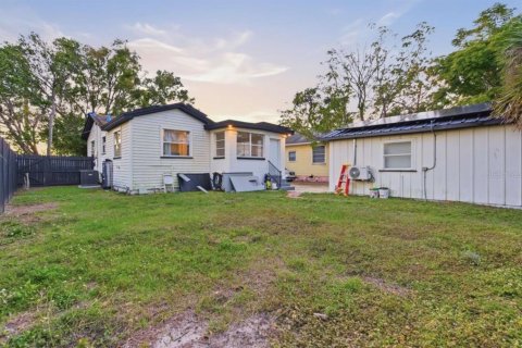 House in Tampa, Florida 3 bedrooms, 93.55 sq.m. № 2266807 - photo 15