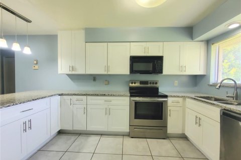 House in Orlando, Florida 3 bedrooms, 174.01 sq.m. № 2202871 - photo 18