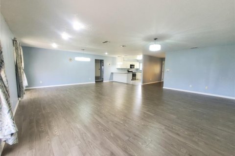 House in Orlando, Florida 3 bedrooms, 174.01 sq.m. № 2202871 - photo 12