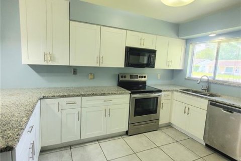 House in Orlando, Florida 3 bedrooms, 174.01 sq.m. № 2202871 - photo 17