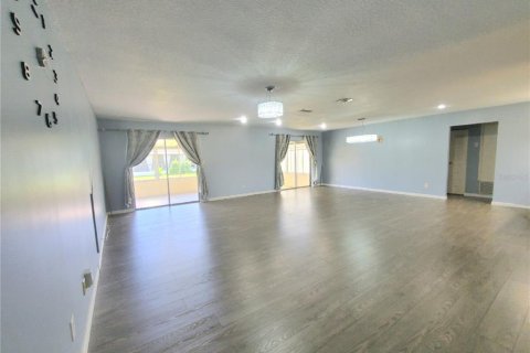 House in Orlando, Florida 3 bedrooms, 174.01 sq.m. № 2202871 - photo 9