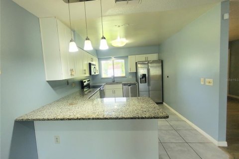 House in Orlando, Florida 3 bedrooms, 174.01 sq.m. № 2202871 - photo 15