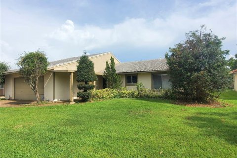 House in Orlando, Florida 3 bedrooms, 174.01 sq.m. № 2202871 - photo 2