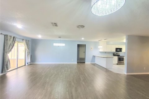 House in Orlando, Florida 3 bedrooms, 174.01 sq.m. № 2202871 - photo 10