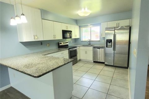 House in Orlando, Florida 3 bedrooms, 174.01 sq.m. № 2202871 - photo 16