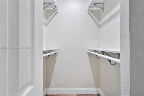 House in Miami, Florida 3 bedrooms, 91.79 sq.m. № 1823641 - photo 12