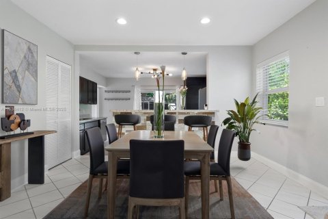 House in Miami, Florida 3 bedrooms, 91.79 sq.m. № 1823641 - photo 4