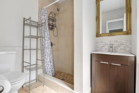 House in Miami, Florida 3 bedrooms, 91.79 sq.m. № 1823641 - photo 17
