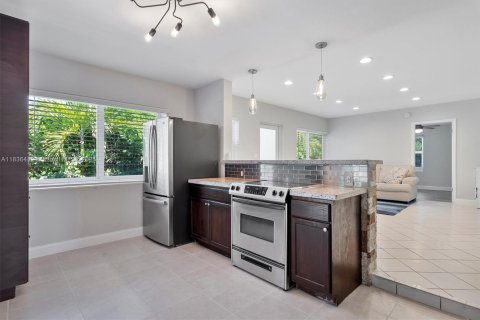 House in Miami, Florida 3 bedrooms, 91.79 sq.m. № 1823641 - photo 7