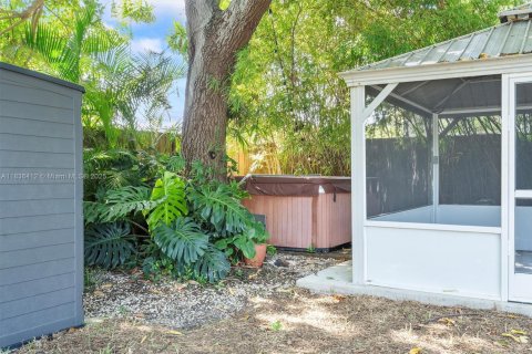 House in Miami, Florida 3 bedrooms, 91.79 sq.m. № 1823641 - photo 25