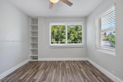 House in Miami, Florida 3 bedrooms, 91.79 sq.m. № 1823641 - photo 14