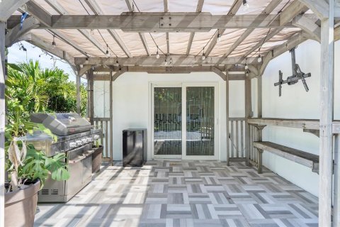 House in Miami, Florida 3 bedrooms, 91.79 sq.m. № 1823641 - photo 23