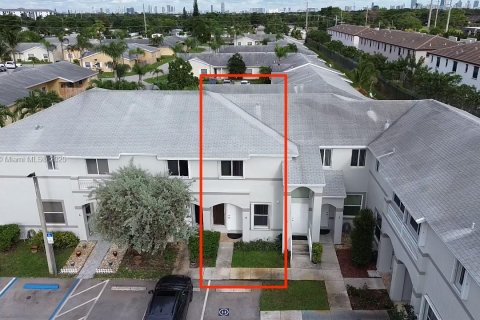 Adosado en alquiler en Miami, Florida, 2 dormitorios, 96.62 m2 № 1952176 - foto 2