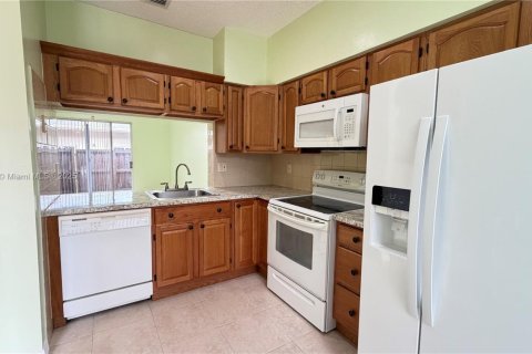 Adosado en alquiler en Miami, Florida, 2 dormitorios, 96.62 m2 № 1952176 - foto 8