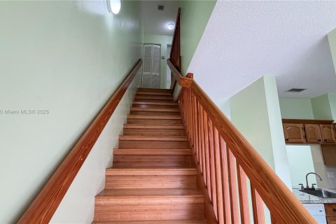 Adosado en alquiler en Miami, Florida, 2 dormitorios, 96.62 m2 № 1952176 - foto 4