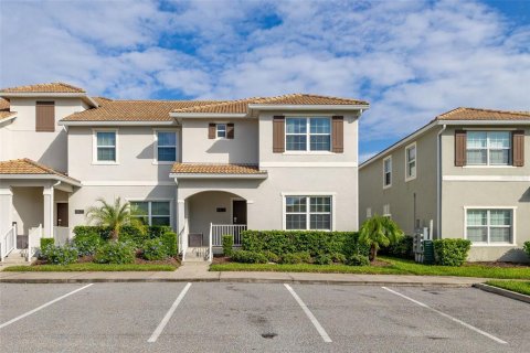 Townhouse in STOREY LAKE in Kissimmee, Florida 5 bedrooms, 201.41 sq.m. № 1894726 - photo 1