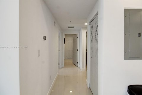 Copropriété à vendre à Doral, Floride: 2 chambres, 109.9 m2 № 1985661 - photo 4