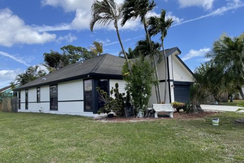 House in Jupiter, Florida 3 bedrooms, 142.14 sq.m. № 1059951 - photo 1