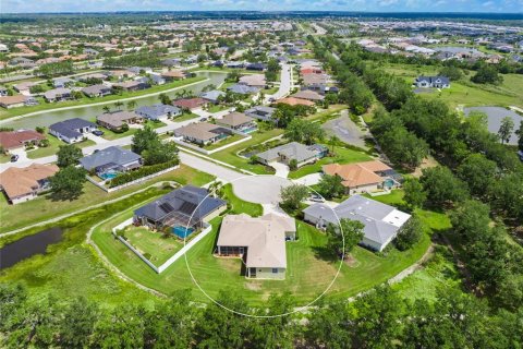 House in Sarasota, Florida 4 bedrooms, 220.83 sq.m. № 1675102 - photo 1