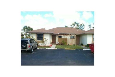 Adosado en alquiler en Sunrise, Florida, 3 dormitorios, 103.86 m2 № 1228467 - foto 1