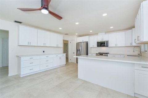 Villa ou maison à vendre à Rotonda, Floride: 4 chambres, 234.11 m2 № 2399262 - photo 8