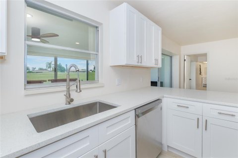 Villa ou maison à vendre à Rotonda, Floride: 4 chambres, 234.11 m2 № 2399262 - photo 10