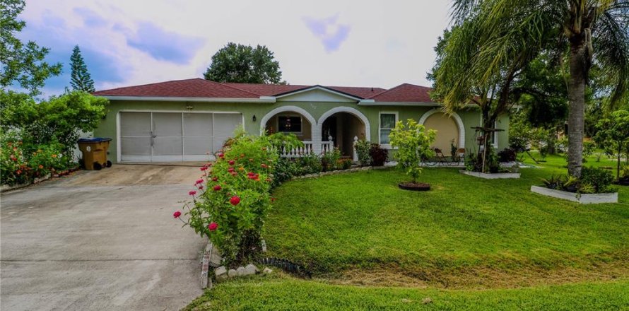 House in Kissimmee, Florida 5 bedrooms, 203.83 sq.m. № 1827892
