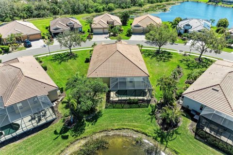 House in Bradenton, Florida 4 bedrooms, 248.98 sq.m. № 1579275 - photo 4