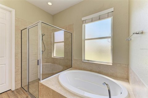 House in Bradenton, Florida 4 bedrooms, 248.98 sq.m. № 1579275 - photo 30