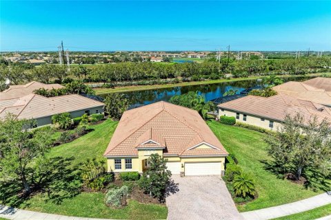 House in Bradenton, Florida 4 bedrooms, 248.98 sq.m. № 1579275 - photo 2