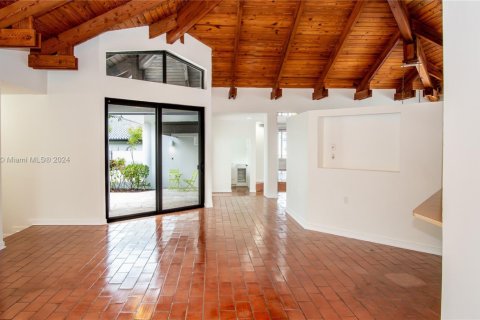 House in Miami, Florida 4 bedrooms, 450.48 sq.m. № 1868026 - photo 24