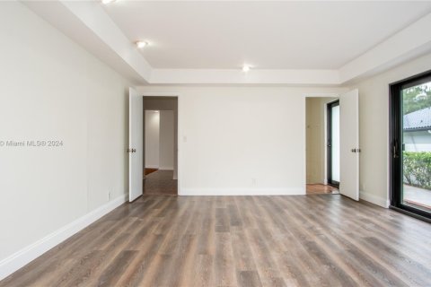 House in Miami, Florida 4 bedrooms, 450.48 sq.m. № 1868026 - photo 18