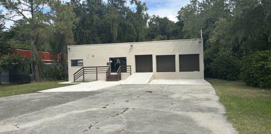 Commercial property in Palatka, Florida 379.04 sq.m. № 773806