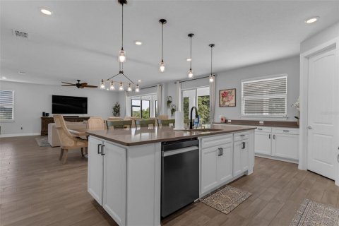 House in VISTA RESERVE in Apopka, Florida 4 bedrooms, 380.81 sq.m. № 1684486 - photo 18