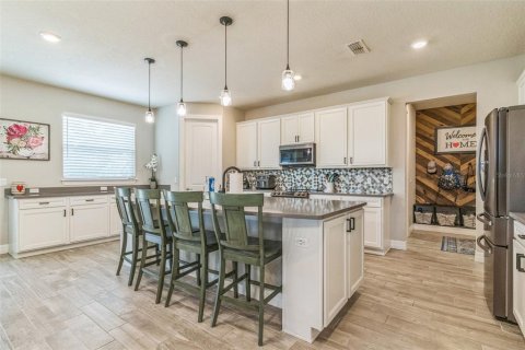 House in VISTA RESERVE in Apopka, Florida 4 bedrooms, 380.81 sq.m. № 1684486 - photo 16