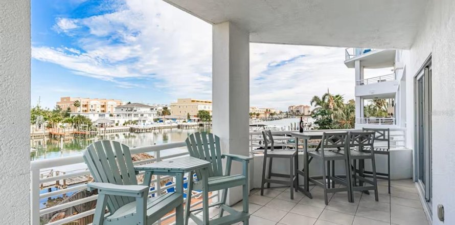 Condominio en Clearwater, Florida, 3 dormitorios  № 2418838