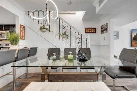 Touwnhouse à vendre à Miami, Floride: 3 chambres, 115.2 m2 № 1830430 - photo 6