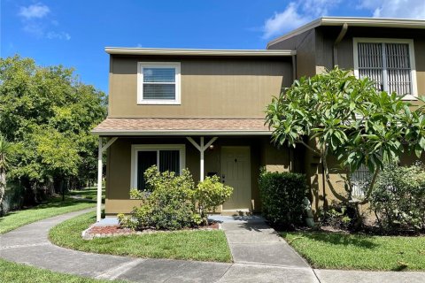 Villa ou maison à louer à Tampa, Floride: 2 chambres, 97.36 m2 № 1913074 - photo 1