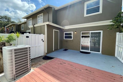 Villa ou maison à louer à Tampa, Floride: 2 chambres, 97.36 m2 № 1913074 - photo 17