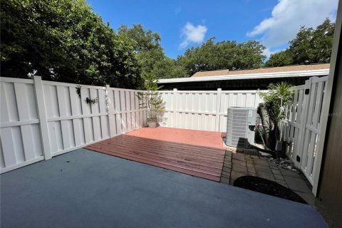 Villa ou maison à louer à Tampa, Floride: 2 chambres, 97.36 m2 № 1913074 - photo 16