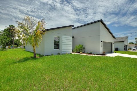 Casa en alquiler en Punta Gorda, Florida, 4 dormitorios, 159.51 m2 № 1578330 - foto 3