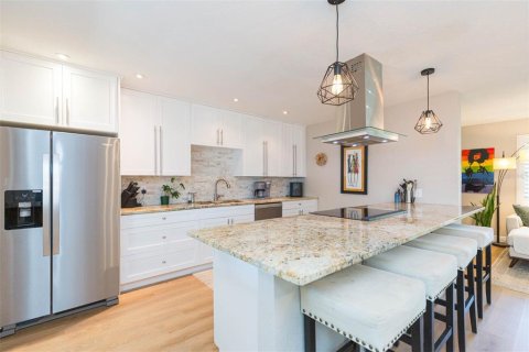 House in Tampa, Florida 4 bedrooms, 150.97 sq.m. № 1644695 - photo 4