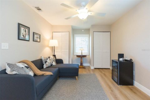 House in Tampa, Florida 4 bedrooms, 150.97 sq.m. № 1644695 - photo 10