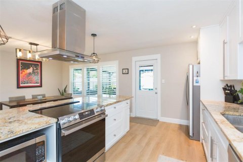 House in Tampa, Florida 4 bedrooms, 150.97 sq.m. № 1644695 - photo 7