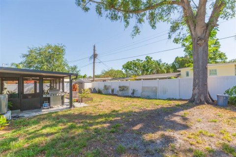 House in Tampa, Florida 4 bedrooms, 150.97 sq.m. № 1644695 - photo 16