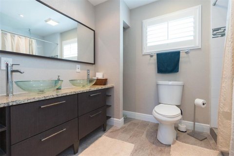 House in Tampa, Florida 4 bedrooms, 150.97 sq.m. № 1644695 - photo 11