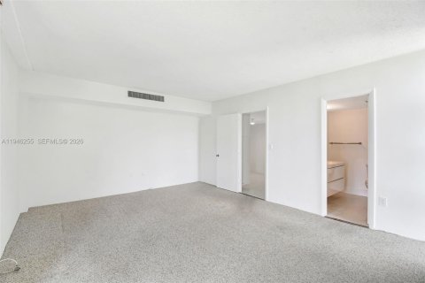 Купить кондоминиум в Авентура, Флорида 2 спальни, 121.52м2, № 2002373 - фото 15